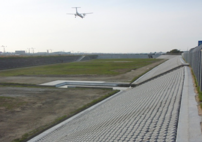 福岡空港月隈調節池法面保護工事